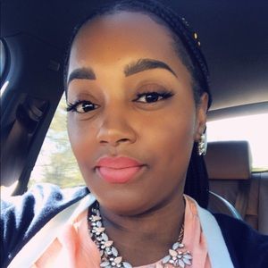 Meet your Posher, Kenishia